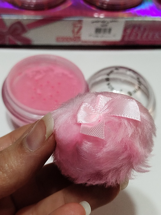 رژگونه پینترستی مدل سر الماسی به همراه پد فانتزی