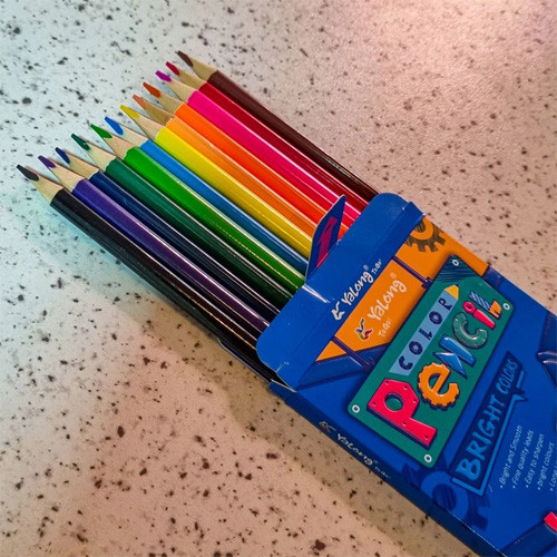مداد رنگی 12 رنگ برند یالونگ تصویر گالری