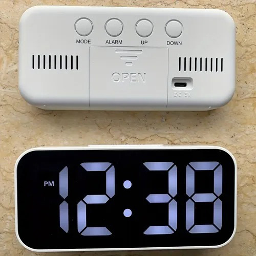 ساعت دیجیتالی رومیزی آلارم دار تصویر پشت و رو