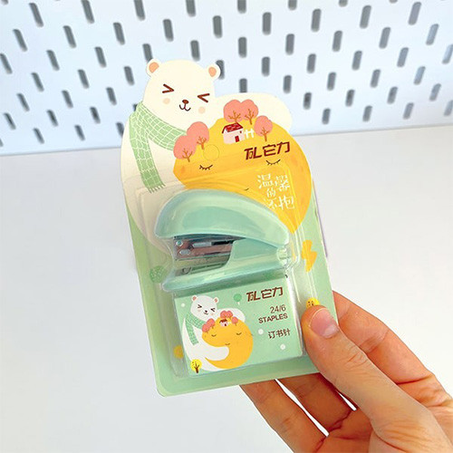 منگنه کوچک فانتزی به همراه سوزن سبز