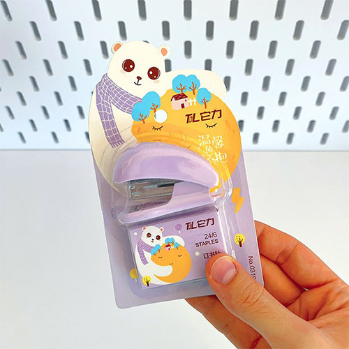 منگنه کوچک فانتزی به همراه سوزن بنفش