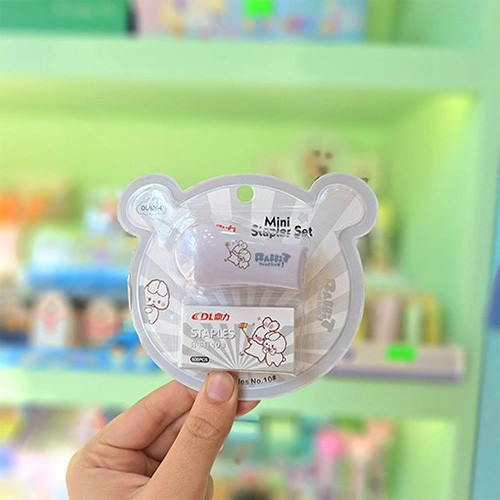 منگنه کوچک فانتزی طرح خرگوش به همراه سوزن سفید