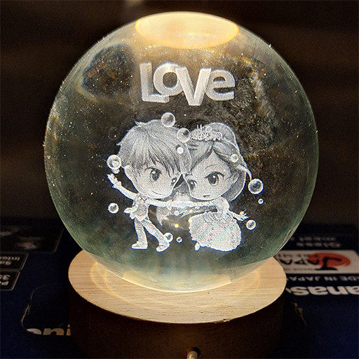 گوی کریستالی شبخواب طرح عاشقانه قطر 8 سانتی متر گالری 2