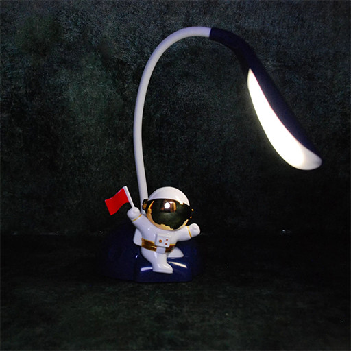 چراغ مطالعه شارژی طرح فضانورد نور سرد